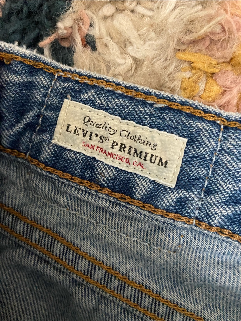 Levi’s Premium Wedgie Fit Distressed Ankle Jeans - Picture 3 of 5